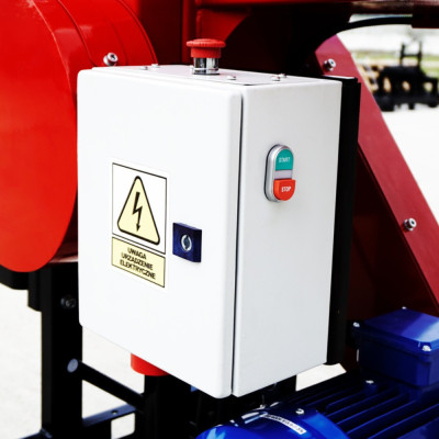 Elektrický špalíkovač REMET RPE-120 11 kW PÁSOVÝ DOPRAVNÍK 3M PODVOZOK PRE RUČNÚ PREPRAVU