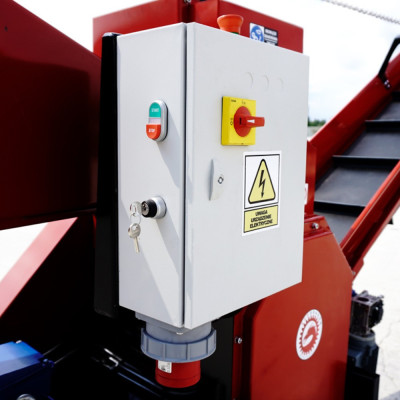 Elektrický špalíkovač REMET RPE-200 22 kW PÁSOVÝ DOPRAVNÍK 3M