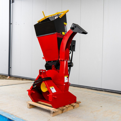 Traktorový PTO diskový štiepkovač REMET RT-630R s hydraulickým valcom
