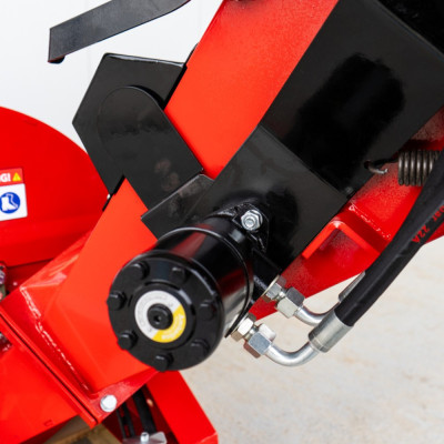 Traktorový PTO diskový štiepkovač REMET RT-630R s hydraulickým valcom