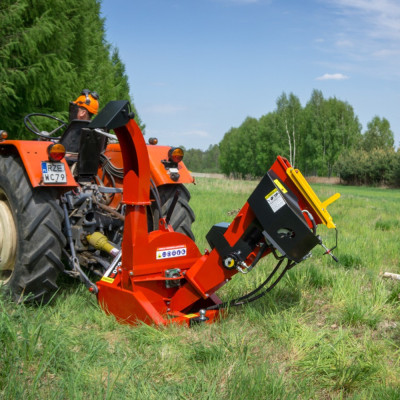 Traktorový PTO diskový štiepkovač REMET RT-630R s hydraulickým valcom