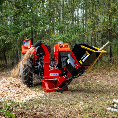 Traktorový PTO diskový štiepkovač REMET RT-630R s hydraulickým valcom
