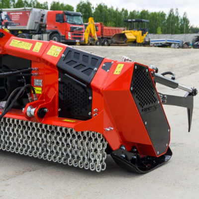 Lesná fréza F4-175 s hydraulickým nastavením krytu