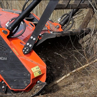 Lesná fréza F4-225 s hydraulickým nastavením krytu