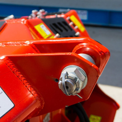 Lesná fréza F5-225 s hydraulickým nastavením krytu