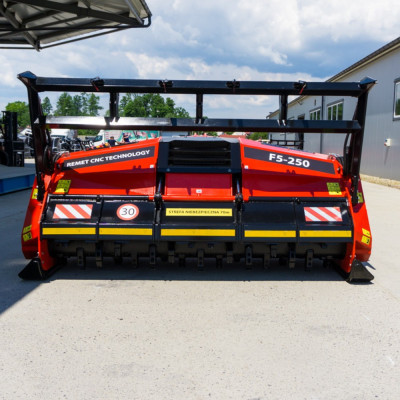 Lesná fréza F5-250 s hydraulickým nastavením krytu