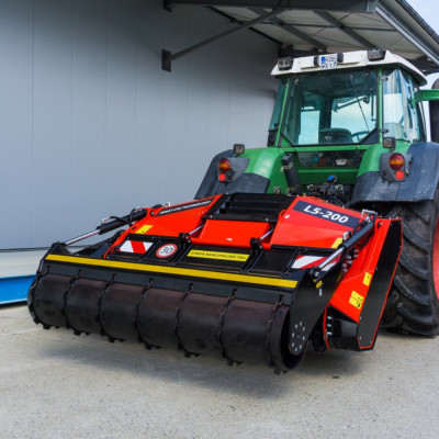 Hĺbková fréza L5-200 s hydraulickým nastavením krytu