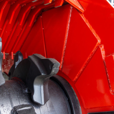 Hĺbková fréza L5-200 s hydraulickým nastavením krytu