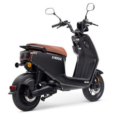 Elektrický skúter DELEKS E-BOOST Black – 45 km/h, dojazd až 120 km