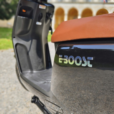Elektrický skúter DELEKS E-BOOST Black – 45 km/h, dojazd až 120 km
