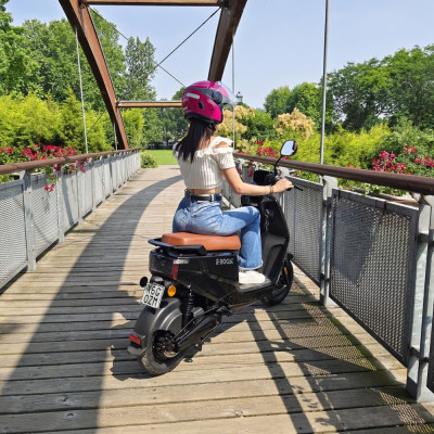 Elektrický skúter DELEKS E-BOOST Black – 45 km/h, dojazd až 120 km