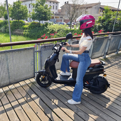 Elektrický skúter DELEKS E-BOOST Black – 45 km/h, dojazd až 120 km