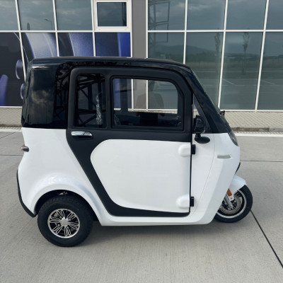 Elektromobil - elektrická trojkolka Leramotors E1 - biela