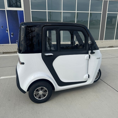 Elektromobil - elektrická trojkolka Leramotors E1 - biela