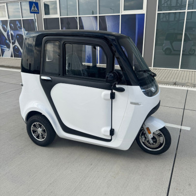 Elektromobil - elektrická trojkolka Leramotors E1 - biela