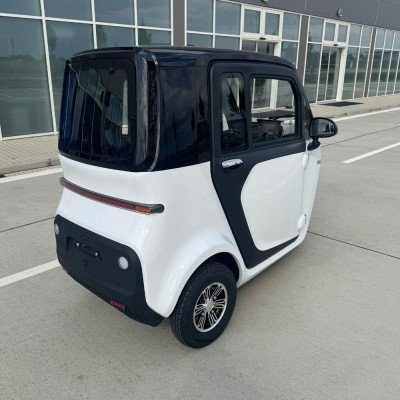 Elektromobil - elektrická trojkolka Leramotors E1 - biela