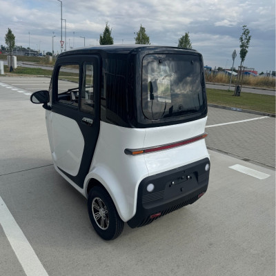 Elektromobil - elektrická trojkolka Leramotors E1 - biela