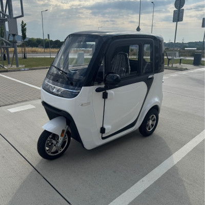 Elektromobil - elektrická trojkolka Leramotors E1 - biela