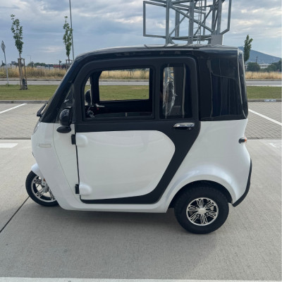 Elektromobil - elektrická trojkolka Leramotors E1 - biela