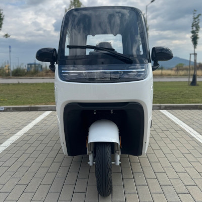 Elektromobil - elektrická trojkolka Leramotors E1 - biela