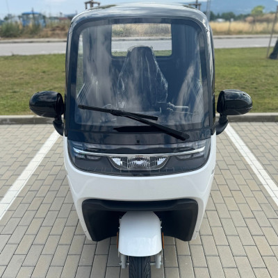 Elektromobil - elektrická trojkolka Leramotors E1 - biela